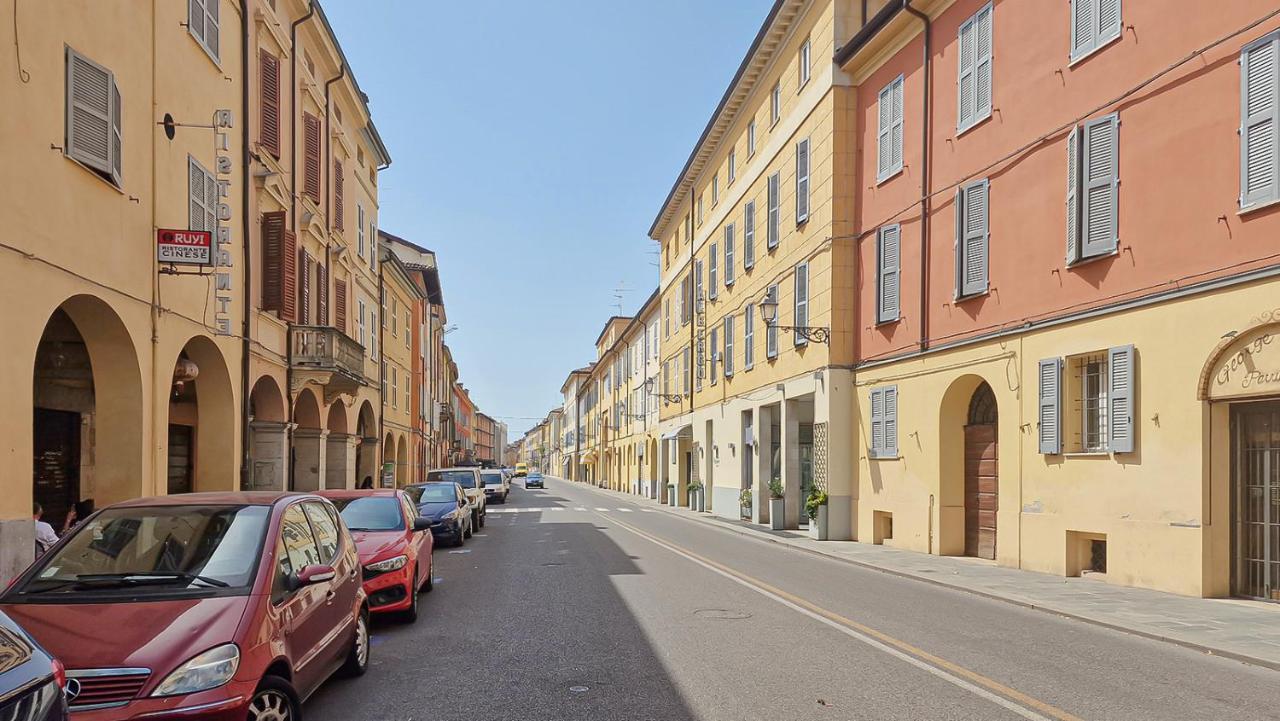 Alle Porte Del Centro - Guest House - Reggio Emilia - Ingresso Centro Storico - Parcheggio Gratuito Luaran gambar